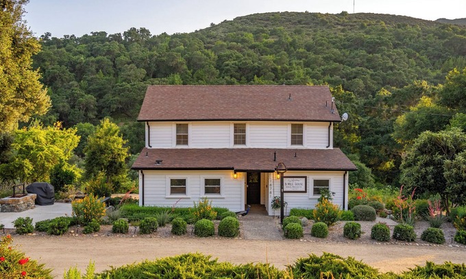 Atascadero Casa | 8 Mile House-Experience California Tranquility at this Historical Ranch Home!