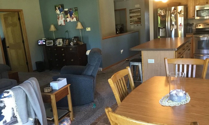 Oshkosh Casa | 8 miles from EAA; 45” from Lambeau Field