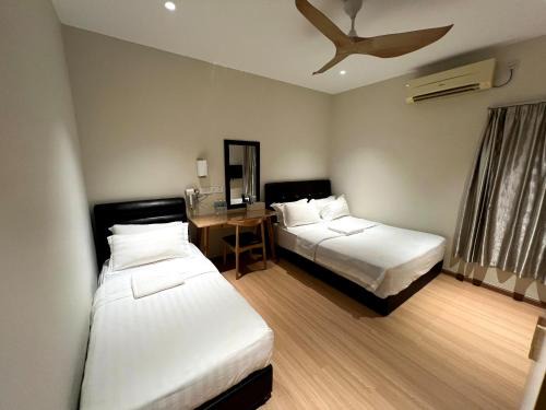 Taman Aman Casa | 8 mins driving to TC Beach at Holiday Guest House