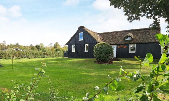 Ertebølle Casa | 8 person holiday home in Farsø