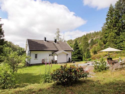 Lyngdal Casa | 8 person holiday home in Kvås