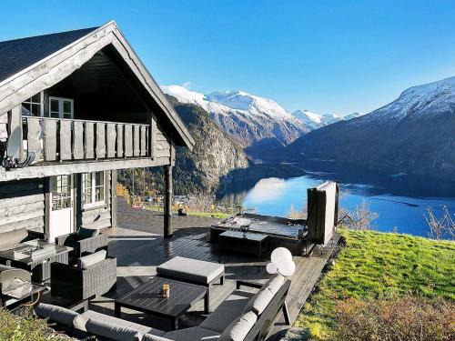 Valldal Casa | 8 person holiday home in Valldal