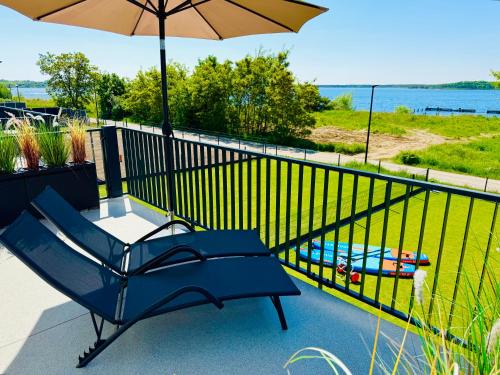 Muldestausee Casa | 8 Personen Ferienhaus ,Seegelblick" am Goitzschesee, erste Reihe am Strand mit Sauna, Kamin, Wallbox & SUP