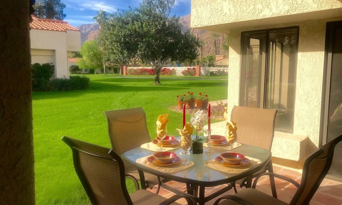 La Quinta Condominio | ¡8 pasos para RECUPERAR! Fab Remodel! 2 Master Suites! Piscinas, golf, tenis! ¡DIVERTIDO!