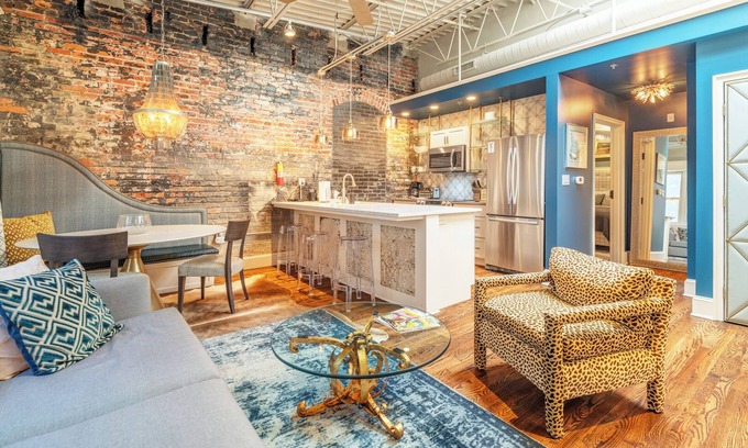 Downtown Asheville Apartamento | 80 LEX: APARTAMENTO 203: ALTO DISEÑO EN EL CENTRO DE HOT SPOT