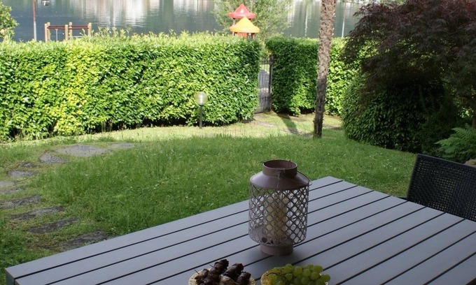 Brusimpiano Apartamento | 80 m2 parte de 3 habitaciones de la casa directamente en el lago de Lugano