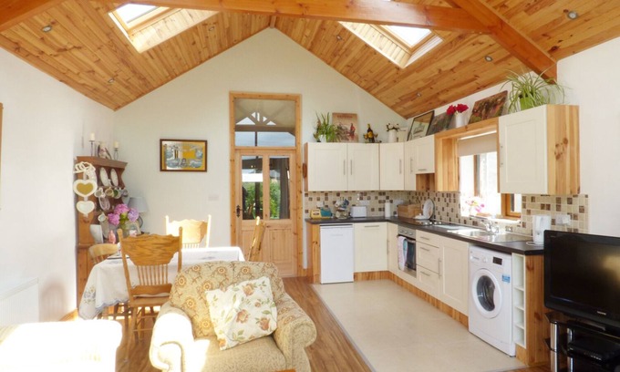 Lismore Cabaña | 80 NEW STREET, pet friendly in Lismore, County Waterford
