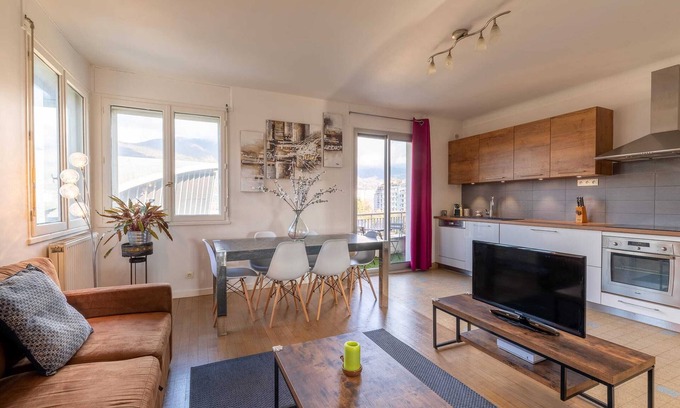 Quartier Exposition-Bajatiere Apartamento | ¡Apartamento de 80m² que cruza con impresionantes vistas de todas las montañas!
