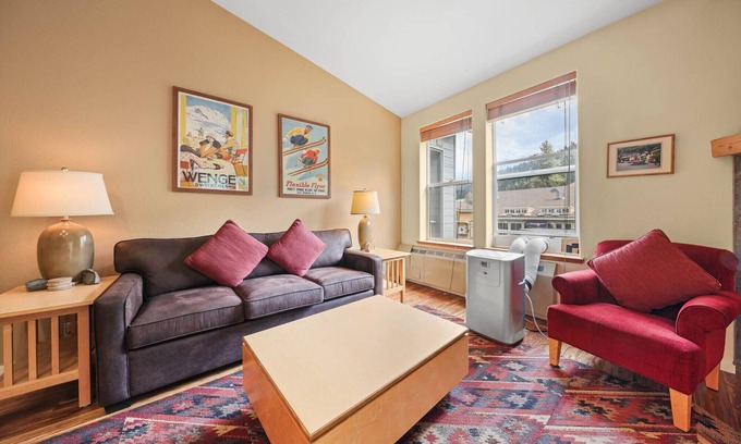 Olympic Valley Condominio | 813 | Luxurious Palisades Tahoe Lodge Corner 2BDM
