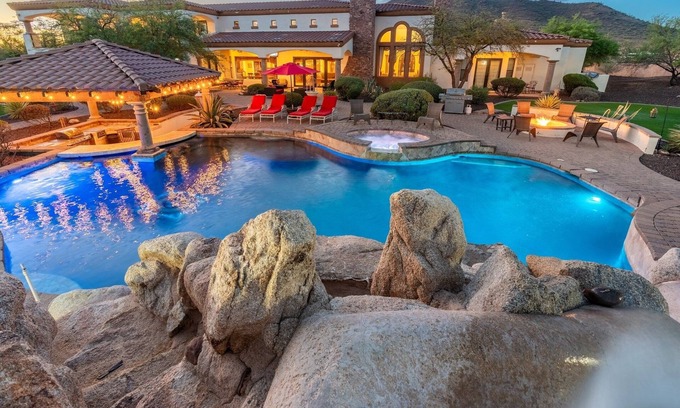Cave Creek Casa | 8400sf Espectacular Mansión PISCINA y mini golf de Scottsdale / Cave Creek (16 camas)