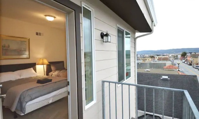 Downtown Apartamento | 8405 Upscale Penthouse Elevator & Parking near SFO
