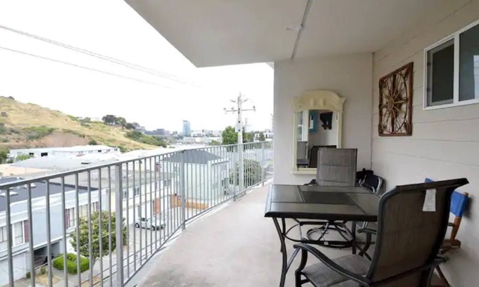 Downtown Apartamento | 8406 - Penthouse Studio with Elevator & Parking near SFO