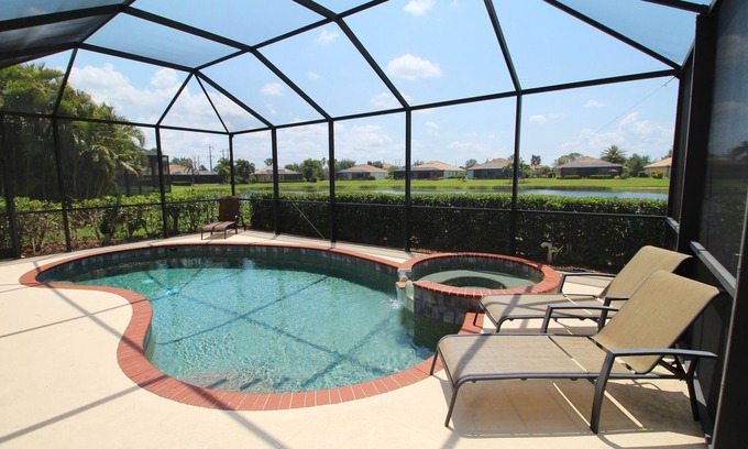 Braden River Casa | 8603 Breathtaking lake view family house with a pool and golf on River Strand