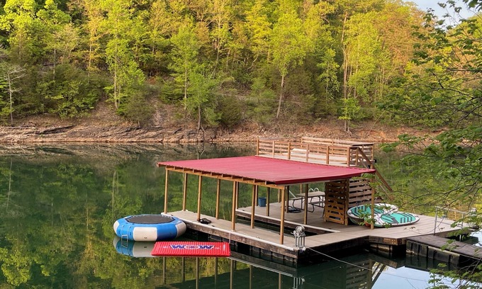 Lakeside Estates Cabina | 🏡8bd Casa detrás del puente de salto! 🛶🏄‍♂️ ¡NUEVOS JUGUETES DE AGUA para 2020! 🚣‍♀️🌊