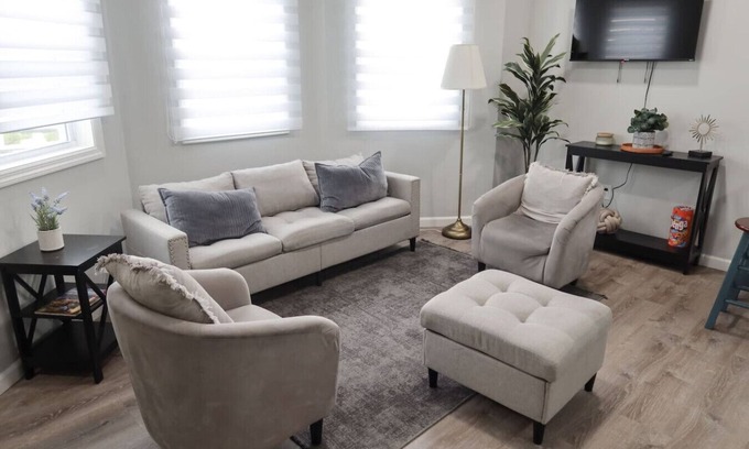 Irvington Casa | 8BR 4BA Home Near NYC -Sleeps 16