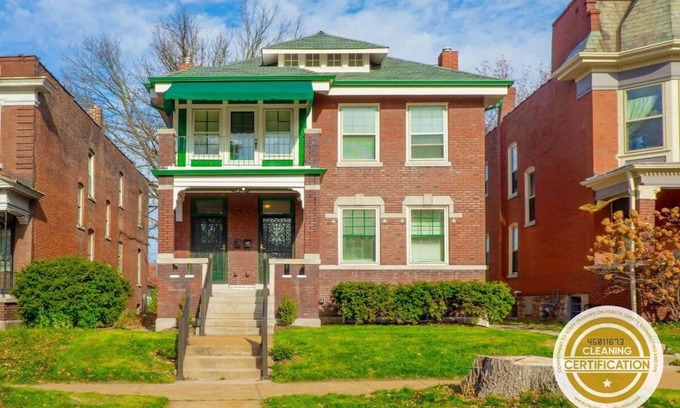 Shaw Casa | 8BR @ Tower Grove Park | Sleeps 22 / ABODEbucks