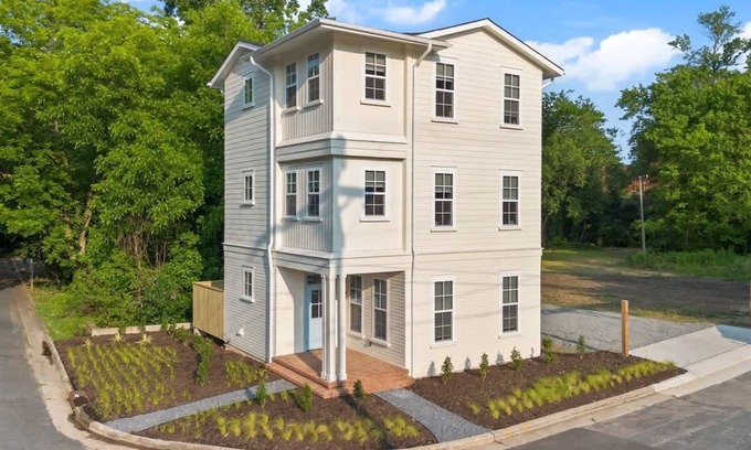 Durham Casa | 8BR Urban Retreat w/Deck, Near Downtown Durham