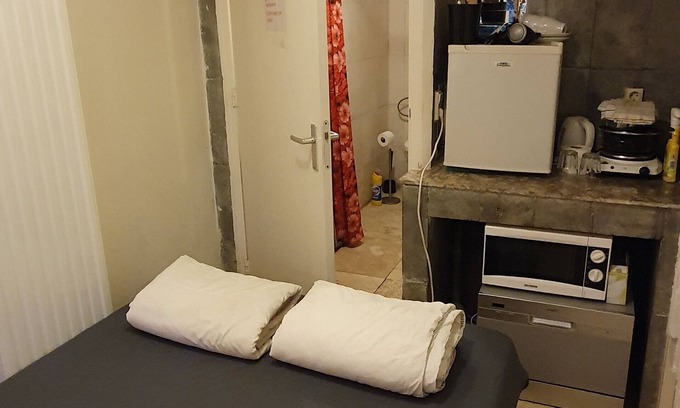 Duivendrecht Apartamento | 8m2 studio can be for 4 with 2 extra floor matrasses near metro + night bus stop
