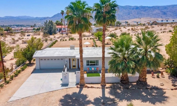 Twentynine Palms Casa | 8min To Joshua Tree NP | Spa | Firepit | Star Gaze