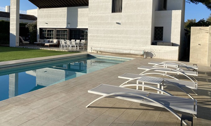 Jeronimo y Avileses y Balsicas de Arriba Villa | 8p-villa espaciosa con piscina climatizada (9m x 5m) en propiedad cerrada