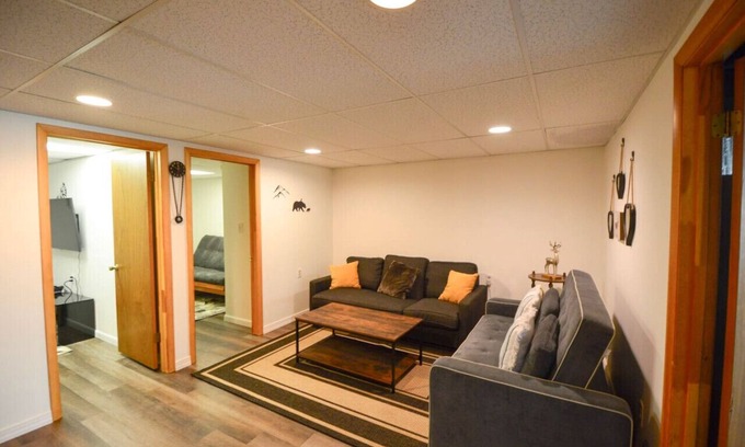 Cresco Casa | 8PPL|Pets Welcome| 2 Game Rms|Hot Tub|Large Deck