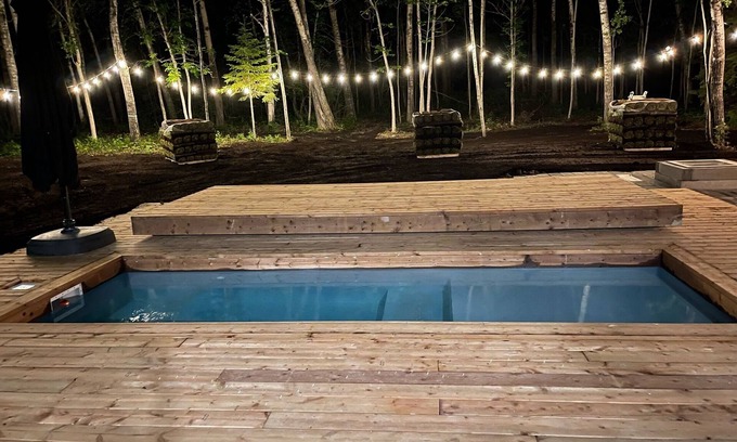 Lac du Bonnet Cabaña | 8TH ESCAPE w/Plunge Pool, Hot Tub, Sauna backing onto 8th Hole on Granite Hills