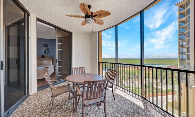 Cape Harbour Condominio | 8th-floor condo, 2 sparkling pools, resort style living