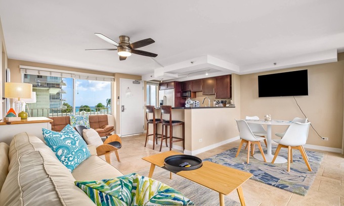 Diamond Head - Kapahulu - St. Louis Apartamento | 8th Floor Gold Coast 1 Bedroom with Great Views, Kitchen & Den