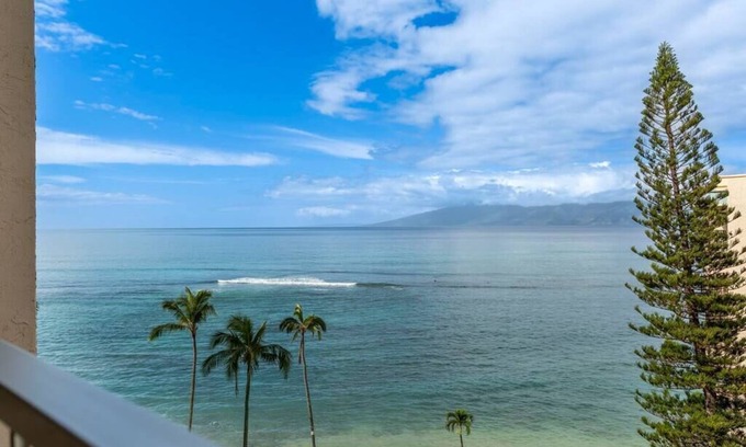 Kahana Apartamento | 8th floor Studio w/ stunning ocean & island views