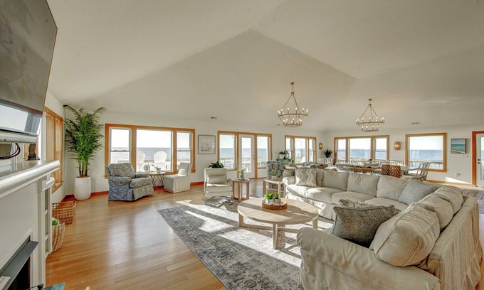 Hatteras Casa | 9 Bed Oceanfront in OBX With Pool & 2 Hot Tubs!