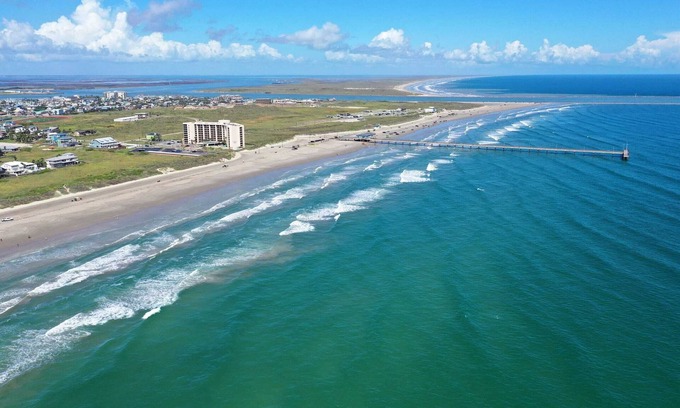 Port Aransas Cabaña | 9 Costa Bahia Sleeps 20, Pool + Beach Nearby Perfect for Families