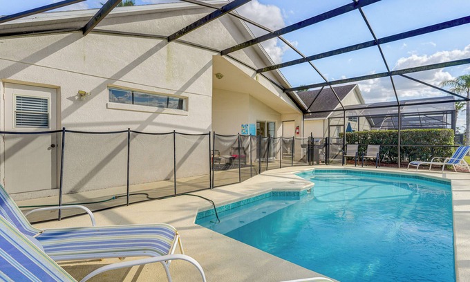 Lake Berkley Casa | 9 Mi to Disney: Home w/ Pool Table & Water Views!