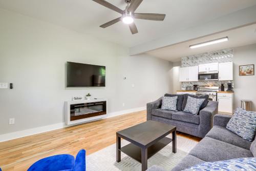 College Park Apartamento | 9 Mi to Dtwn ATL Pet-Friendly Apt with Yard