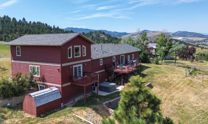 Montana City Casa | 9 Mi to Helena Mtn-View and Hot Tub at Huge Home
