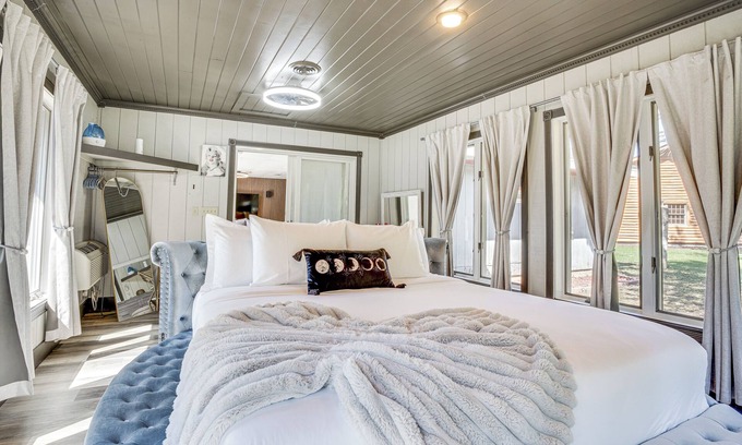 Howards Grove Cabaña | 9 Mi to Shore: Home w/ Hot Tub in Howards Grove!