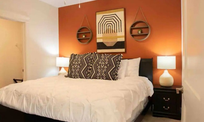 Indianapolis Apartamento | 9 Miles to Downtown | 1000Mbps | King bed | W/D
