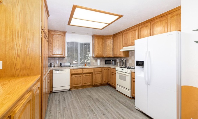 South Redlands Casa | 🧡9 min to University,Parking, 4BR/2BA, Sleeps 10, Boho Style🌼