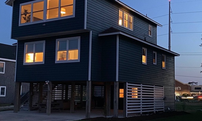 Kill Devil Hills Cabaña | 9 MINUTE WALK TO THE BEACH; BEAUTIFULLY DECORATED; GREAT SIDE-STREET LOCATION