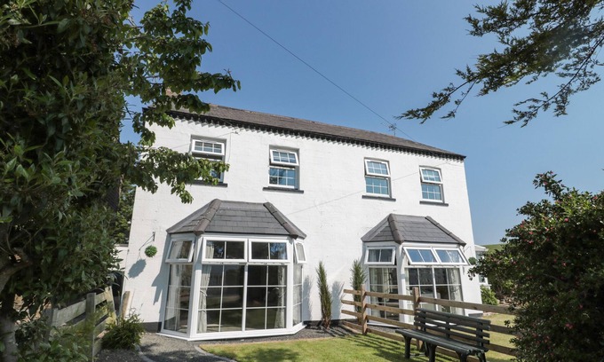 Belford Cabaña | 9 STATION COTTAGES, pet friendly, with a garden in Belford