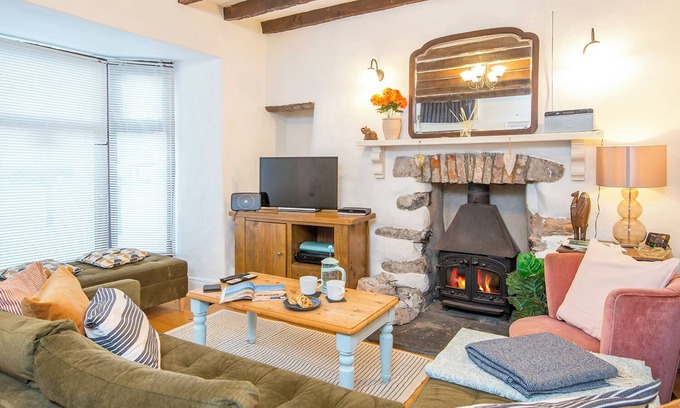 Pembroke Cabaña | 90 Main Street, Holiday Cottage Pembroke, Sleeps 4, 2 bedrooms, bathrooms