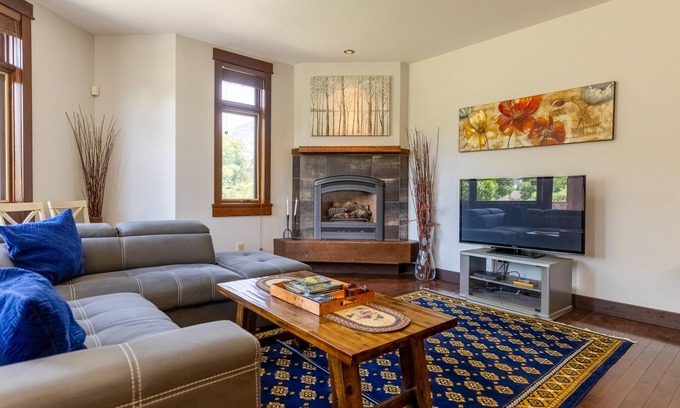 East Kootenay Condominio | 901 Luxury Condos l Dog Friendly