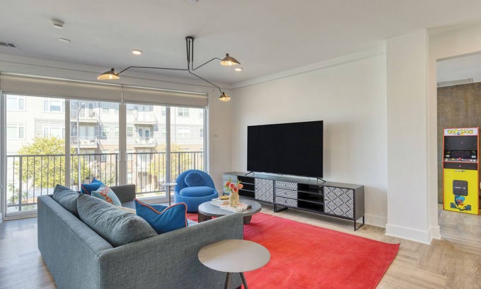Historic Edgefield Casa | 916 Main 12 Unit Buyout - 30BDRs! Prvt Two Floors