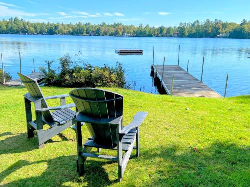 Whitefield Casa | 91WR Lake vibes and views at this waterfront home in the White Mountains