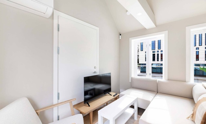 Kristiansand Casa | 92m to Kvadraturen I Renovated 2025 l Balcony