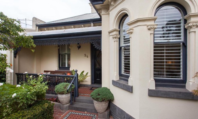 Richmond North Casa | 94 Highett - 5 bedroom, 3 car parks - Luxury House