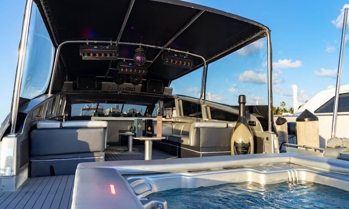 North Miami Alquiler De Eote | 95ft Mega Yacht W/ Jacuzzi