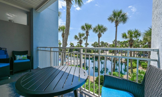 Gulf Place Condominio | 98 Steps to beach! Wifi, expanded Beach, Front private Balcony Totally Renovated