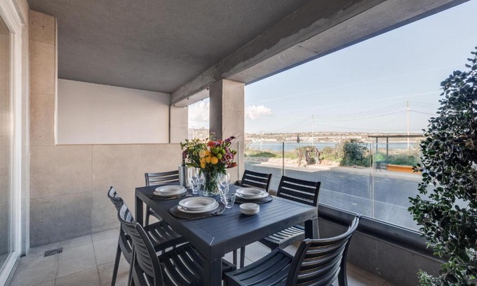 Għadira Apartamento | 9ten11 Seafront By Homely