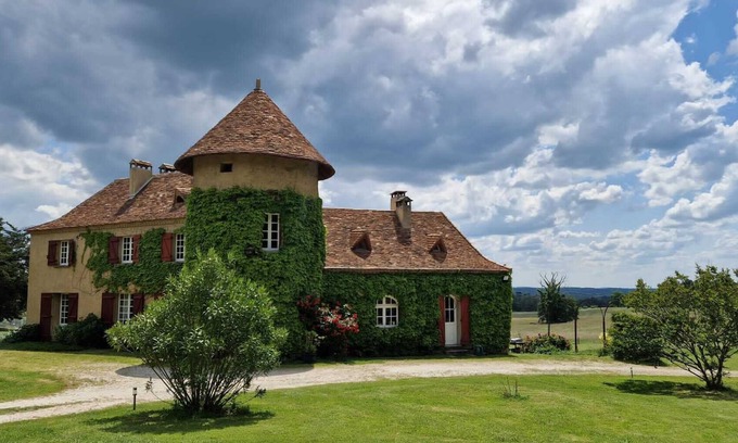 Lunas Casa | A 10 km de Bergerac, Maison de Campagne Avec Piscine et Tennis Privés