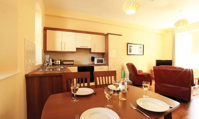 Kenmare Apartamento | Un apartamento de 2 dormitorios con capacidad para 4 personas en 2 habitaciones.